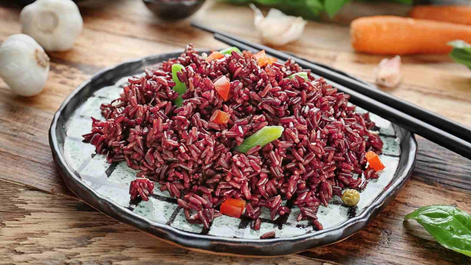 برنج قرمز چیست؟ و چرا قهرمان جدید سفره هاست؟ 8 برنج قرمز