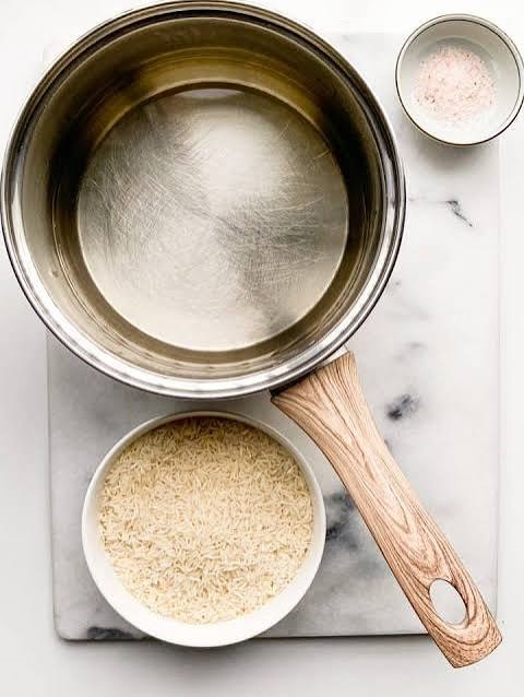 طرز پخت برنج کهنه | روش صحیح پخت برنج قدیمی برای قد کشیدن و خوشعطر شدن 23 طرز پخت برنج کهنه